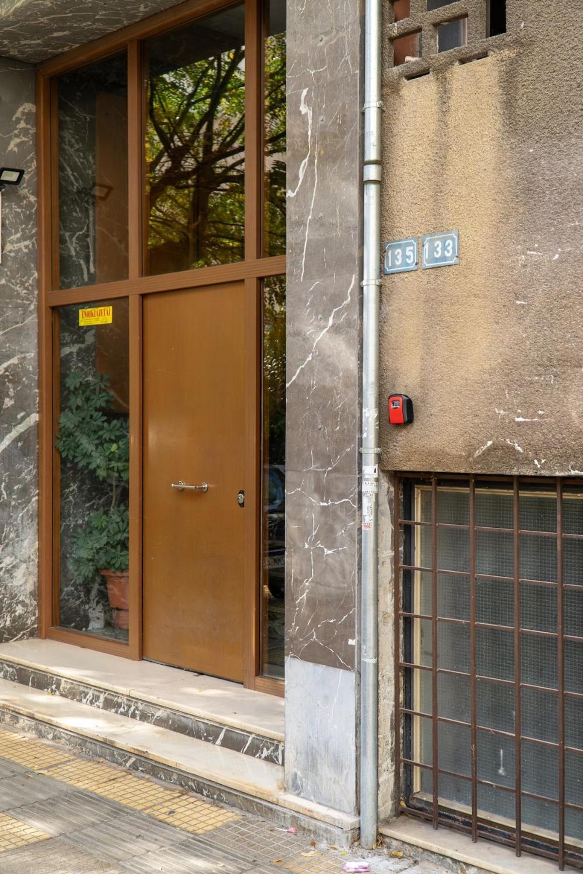 50 Steps Metro Kato Patisia Renovated Athens Apt Екстер'єр фото